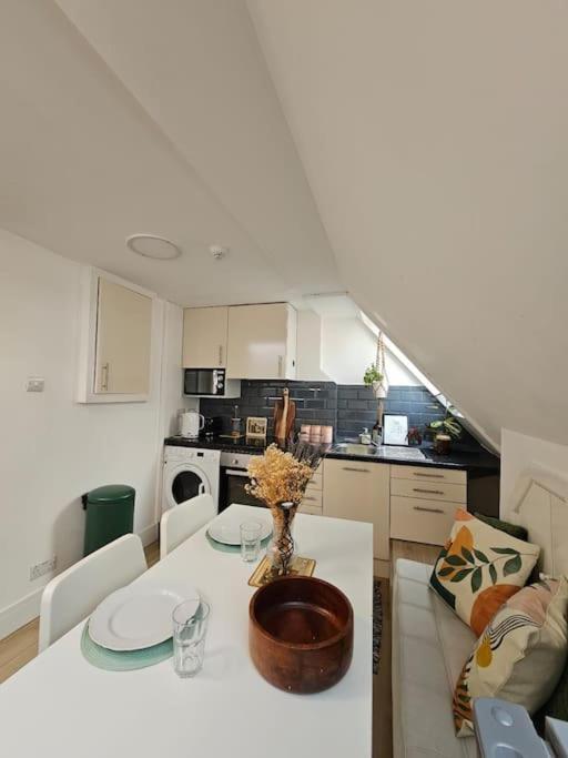 West Kensington Bright Flat Apartment Лондон Екстериор снимка