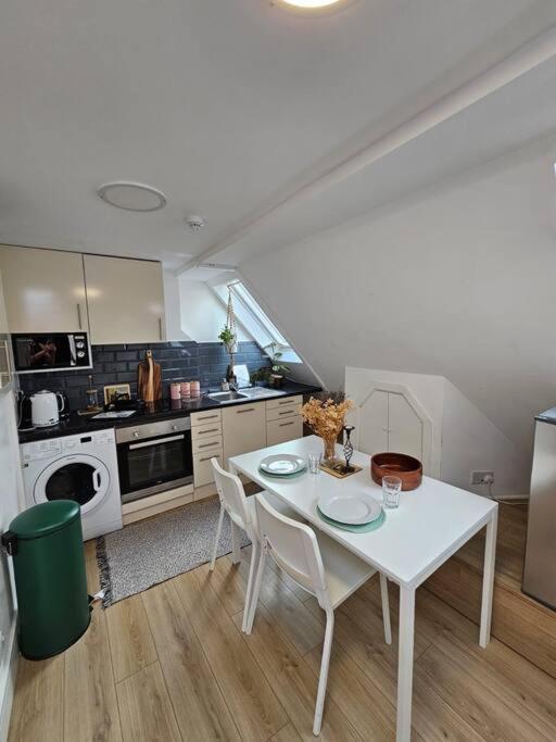 West Kensington Bright Flat Apartment Лондон Екстериор снимка